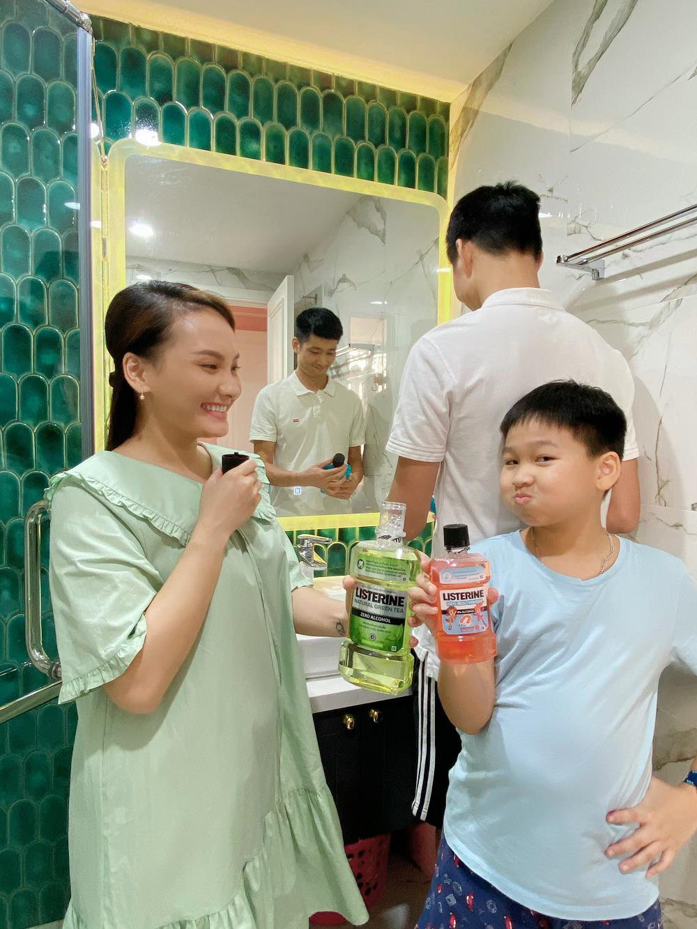 Mẹ Bảo Thanh chia sẻ tuyệt chiêu dụ dỗ “tín đồ hảo ngọt” Bin Bảo năng dùng nước súc miệng - Ảnh 2. Mẹ Bảo Thanh chia sẻ tuyệt chiêu dụ dỗ “tín đồ hảo ngọt” Bin Bảo năng dùng nước súc miệng - Ảnh 2.