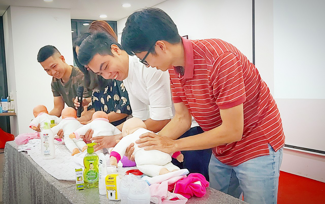 Đ&agrave;n &ocirc;ng hiện đại kh&ocirc;ng ngại học nghề l&agrave;m&hellip; bố - Ảnh 1.