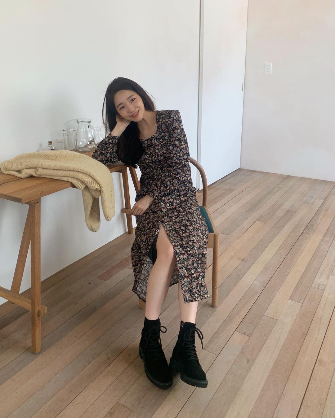 Hà Tăng chỉ chọn đúng 3 kiểu boots này cho mùa lạnh, diện từ năm này qua năm khác cũng không lỗi mốt - Ảnh 3. Hà Tăng chỉ chọn đúng 3 kiểu boots này cho mùa lạnh, diện từ năm này qua năm khác cũng không lỗi mốt - Ảnh 3.