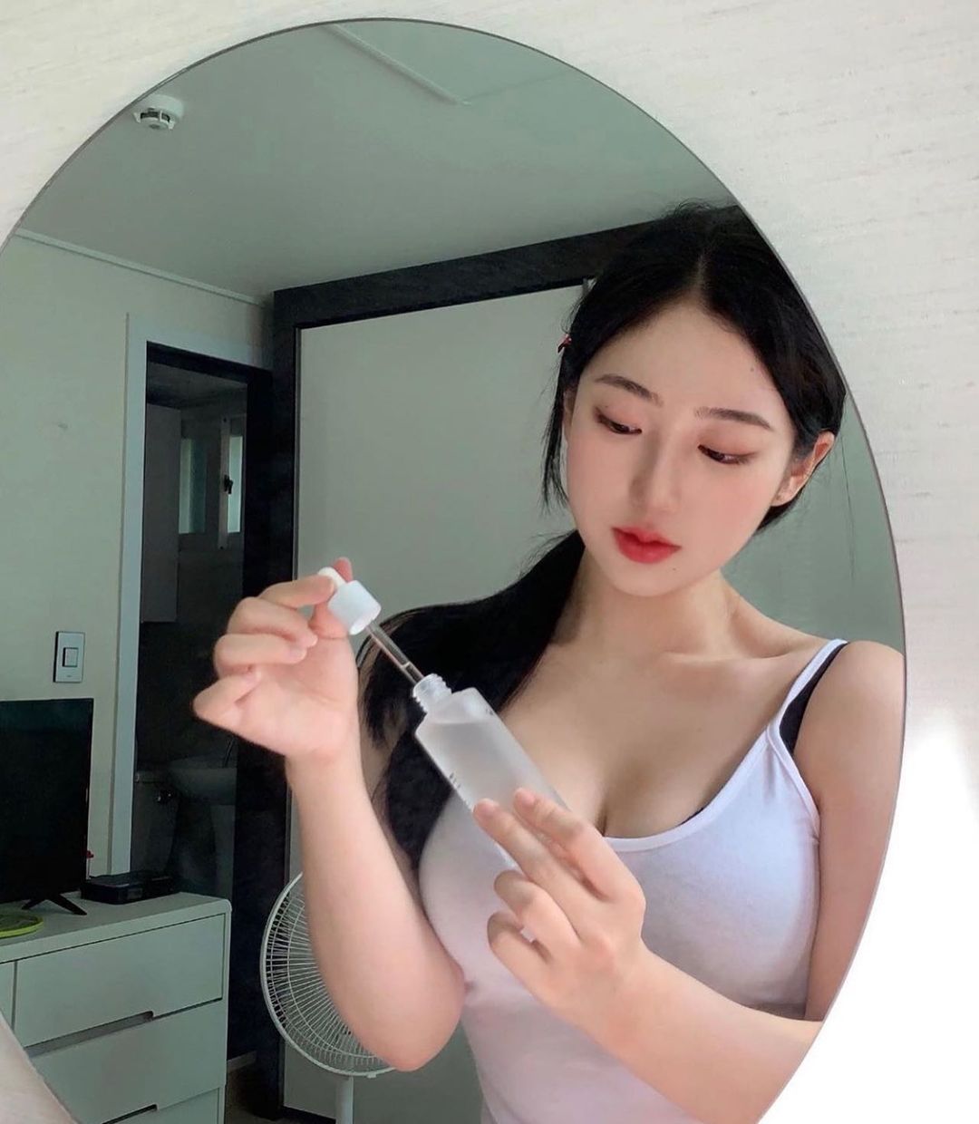 Đầu tư tiền triệu mua serum dưỡng da mà mắc những sai lầm này thì làn da vẫn lão hóa không phanh - Ảnh 1.