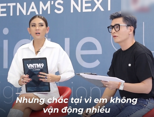Vietnam's Next Top Model: Hotboy xứ Nghệ vác bụng mỡ đi catwalk, Nam Trung mỉa mai không giảm cân sẽ "lót lá chuối" mời về - Ảnh 3. Vietnam’s Next Top Model: Nam Trung mỉa mai thí sinh “dưới lớp mỡ mọi thứ rất đẹp”, dọa lót lá chuối đuổi về nếu không giảm cân Vietnam's Next Top Model: Hotboy xứ Nghệ vác bụng mỡ đi catwalk, Nam Trung mỉa mai không giảm cân sẽ "lót lá chuối" mời về - Ảnh 3. Vietnam’s Next Top Model: Nam Trung mỉa mai thí sinh “dưới lớp mỡ mọi thứ rất đẹp”, dọa lót lá chuối đuổi về nếu không giảm cân