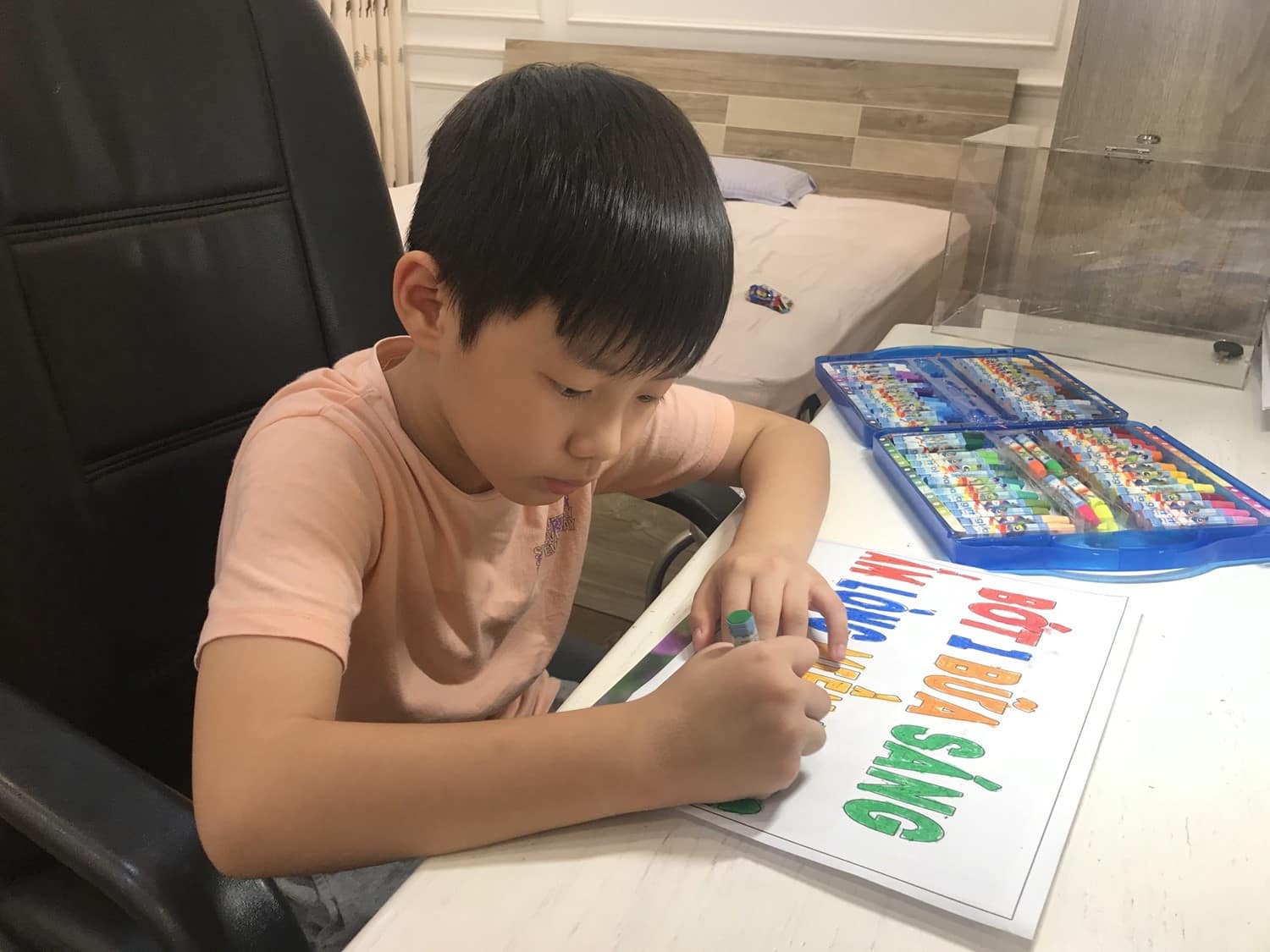 Cậu bé học lớp 1 trong 2 ngày đã kêu gọi hơn 100 triệu ủng hộ miền Trung: Là con nghệ sĩ đình đám, đáng chú ý nhất phương pháp dạy con của bố mẹ khiến nhiều người phải "nể" - Ảnh 1. Cậu bé học lớp 1 trong 2 ngày đã kêu gọi hơn 100 triệu ủng hộ miền Trung: Là con nghệ sĩ đình đám, đáng chú ý nhất phương pháp dạy con của bố mẹ khiến nhiều người phải "nể" - Ảnh 1.