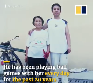Thể thao &quot;sương sương&quot;, bà cụ 82 tuổi cùng con trai khiến ai nấy lác mắt vì tài năng bóng bàn cứ phải gọi là &quot;đỉnh của chóp&quot;! - Ảnh 5.