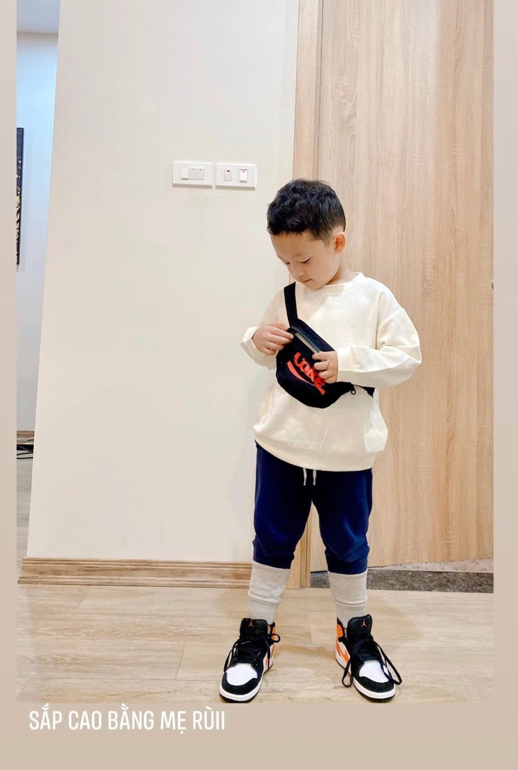 Con trai Ly Kute được mẹ chăm s&oacute;c hết mực, gần 5 tuổi nhưng chiều cao khiến cựu hot girl H&agrave; th&agrave;nh cũng phải bất ngờ - Ảnh 3.