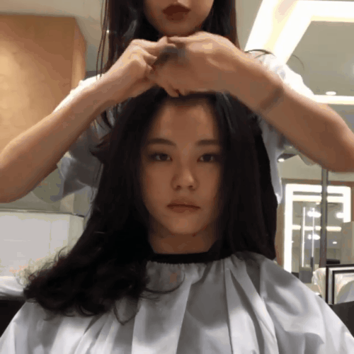 Thử đi làm tóc ở 1 tiệm của người Hàn, tôi đã học được cách sấy phồng cụp đẹp mê tơi mà không cần lược tròn  - Ảnh 2.