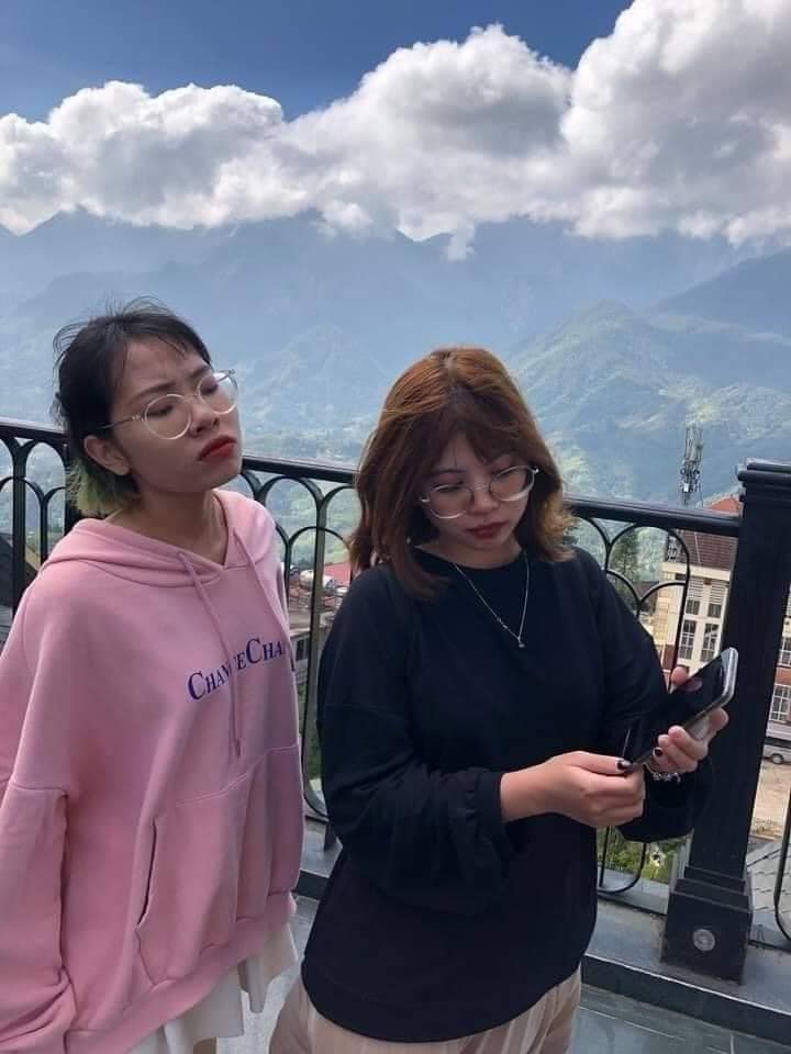 C&ocirc; g&aacute;i kh&ocirc;ng ngại lăn l&ecirc; b&ograve; xo&agrave;i chụp ảnh cực c&oacute; t&acirc;m cho bạn th&acirc;n v&agrave; c&aacute;i kết "sang chấn t&acirc;m l&yacute;" khi được chụp lại! - Ảnh 14.