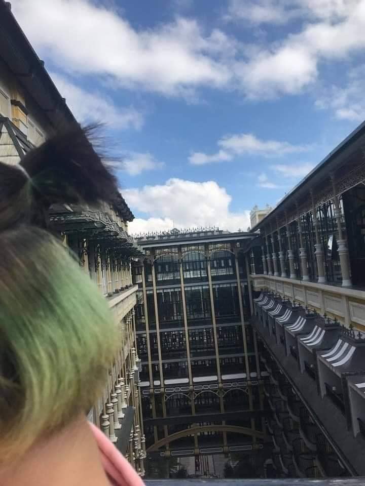 C&ocirc; g&aacute;i kh&ocirc;ng ngại lăn l&ecirc; b&ograve; xo&agrave;i chụp ảnh cực c&oacute; t&acirc;m cho bạn th&acirc;n v&agrave; c&aacute;i kết "sang chấn t&acirc;m l&yacute;" khi được chụp lại! - Ảnh 18.