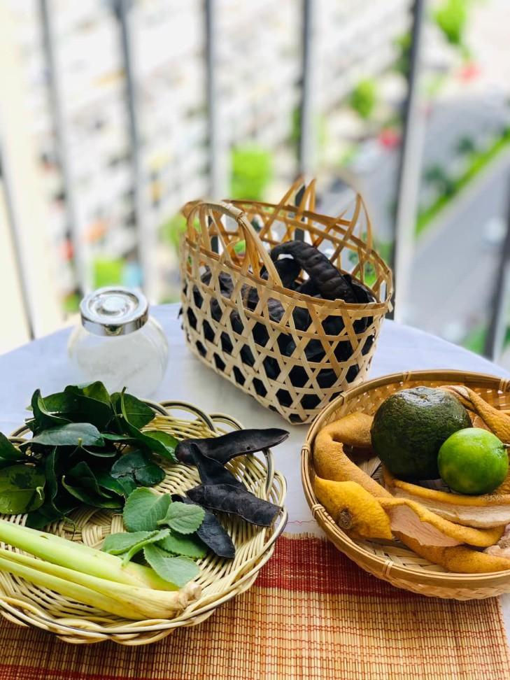 Hòa Minzy chịu trận với tóc hói lộ mảng da đầu, HH Ngọc Hân bật mí ngay bước dưỡng tóc dày đen bóng đến từ dân gian: Hòa Minzy ơi học ngay cho nóng! - Ảnh 5. Hòa Minzy chịu trận với tóc hói lộ mảng da đầu, HH Ngọc Hân bật mí ngay bước dưỡng tóc dày đen bóng đến từ dân gian: Hòa Minzy ơi học ngay cho nóng! - Ảnh 5.