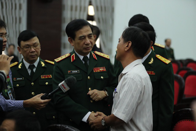 Cả nước tiễn đưa 13 liệt sĩ hy sinh khi đi cứu hộ Rào Trăng 3 - Ảnh 11. Cả nước tiễn đưa 13 liệt sĩ hy sinh khi đi cứu hộ Rào Trăng 3 - Ảnh 11.