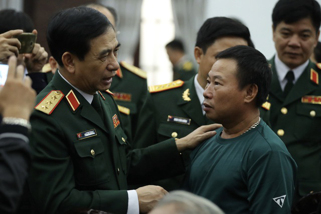 Cả nước tiễn đưa 13 liệt sĩ hy sinh khi đi cứu hộ Rào Trăng 3 - Ảnh 10. Cả nước tiễn đưa 13 liệt sĩ hy sinh khi đi cứu hộ Rào Trăng 3 - Ảnh 10.
