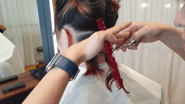 Tóc cháy sun hết vào do nhuộm tẩy tóc quá nhiều, nàng béo được cứu vớt bởi một mái tóc sang chảnh không ngờ - Ảnh 4. Tóc cháy sun hết vào do nhuộm tẩy tóc quá nhiều, nàng béo được cứu vớt bởi một mái tóc sang chảnh không ngờ - Ảnh 4.