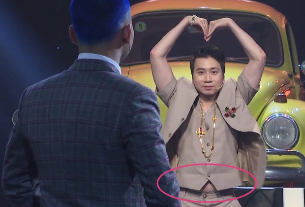 Sao Việt và những pha "lộ nguyên hình" trên sóng truyền hình: Người ngấn mỡ bụng, người lộ mỡ lưng... không thể tin nổi - Ảnh 10. Sao Việt và những pha "lộ nguyên hình" trên sóng truyền hình: Người ngấn mỡ bụng, người lộ mỡ lưng... không thể tin nổi - Ảnh 10.