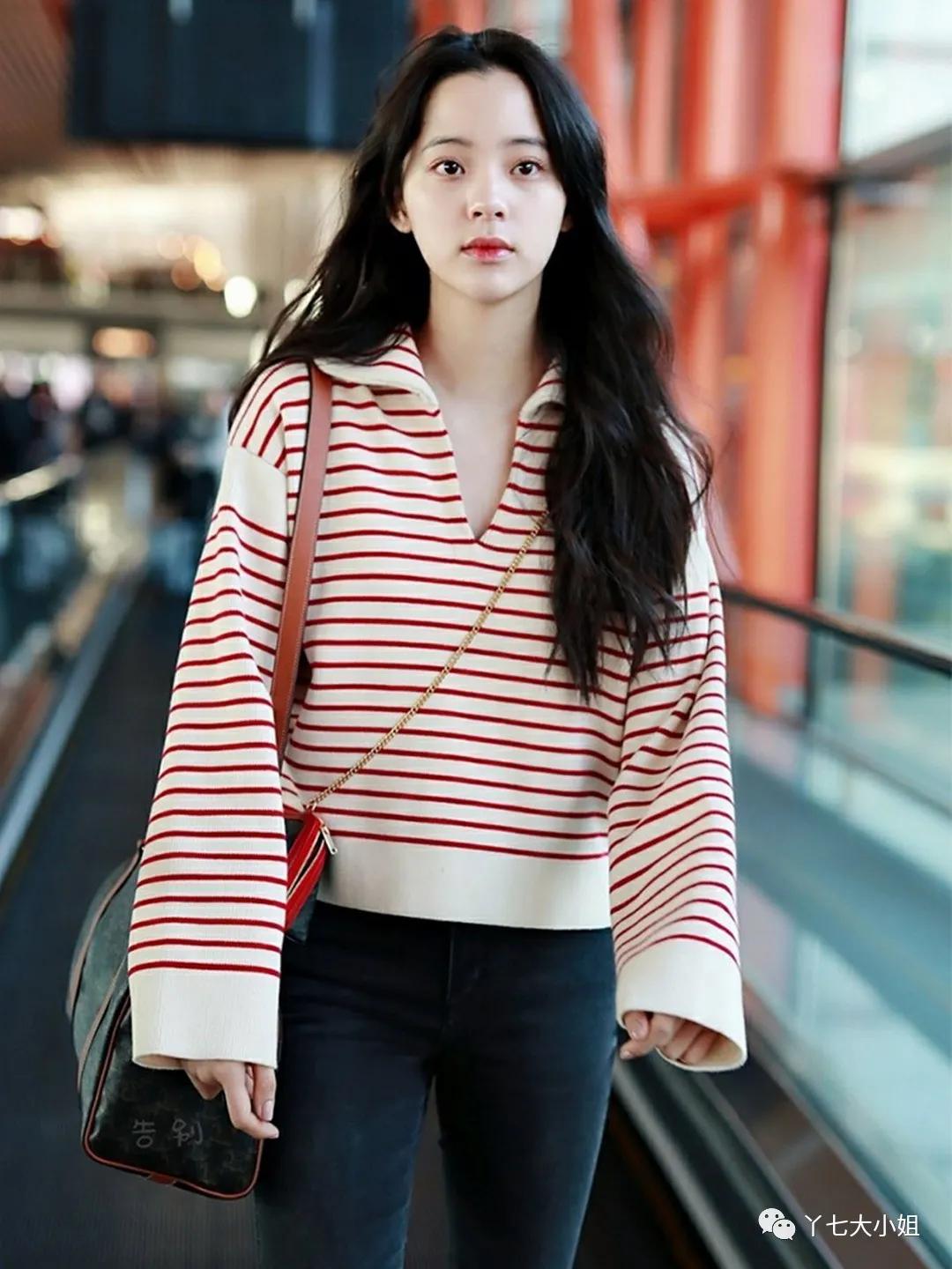 Áo polo vừa trẻ trung lại sang xịn, diện lúc giao mùa là chuẩn bài mặc đẹp cho nàng công sở - Ảnh 8. Áo polo vừa trẻ trung lại sang xịn, diện lúc giao mùa là chuẩn bài mặc đẹp cho nàng công sở - Ảnh 8.