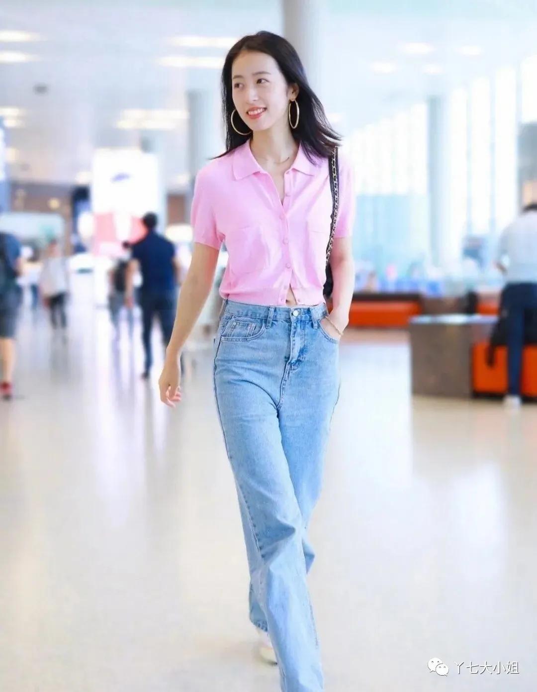 Áo polo vừa trẻ trung lại sang xịn, diện lúc giao mùa là chuẩn bài mặc đẹp cho nàng công sở - Ảnh 6. Áo polo vừa trẻ trung lại sang xịn, diện lúc giao mùa là chuẩn bài mặc đẹp cho nàng công sở - Ảnh 6.