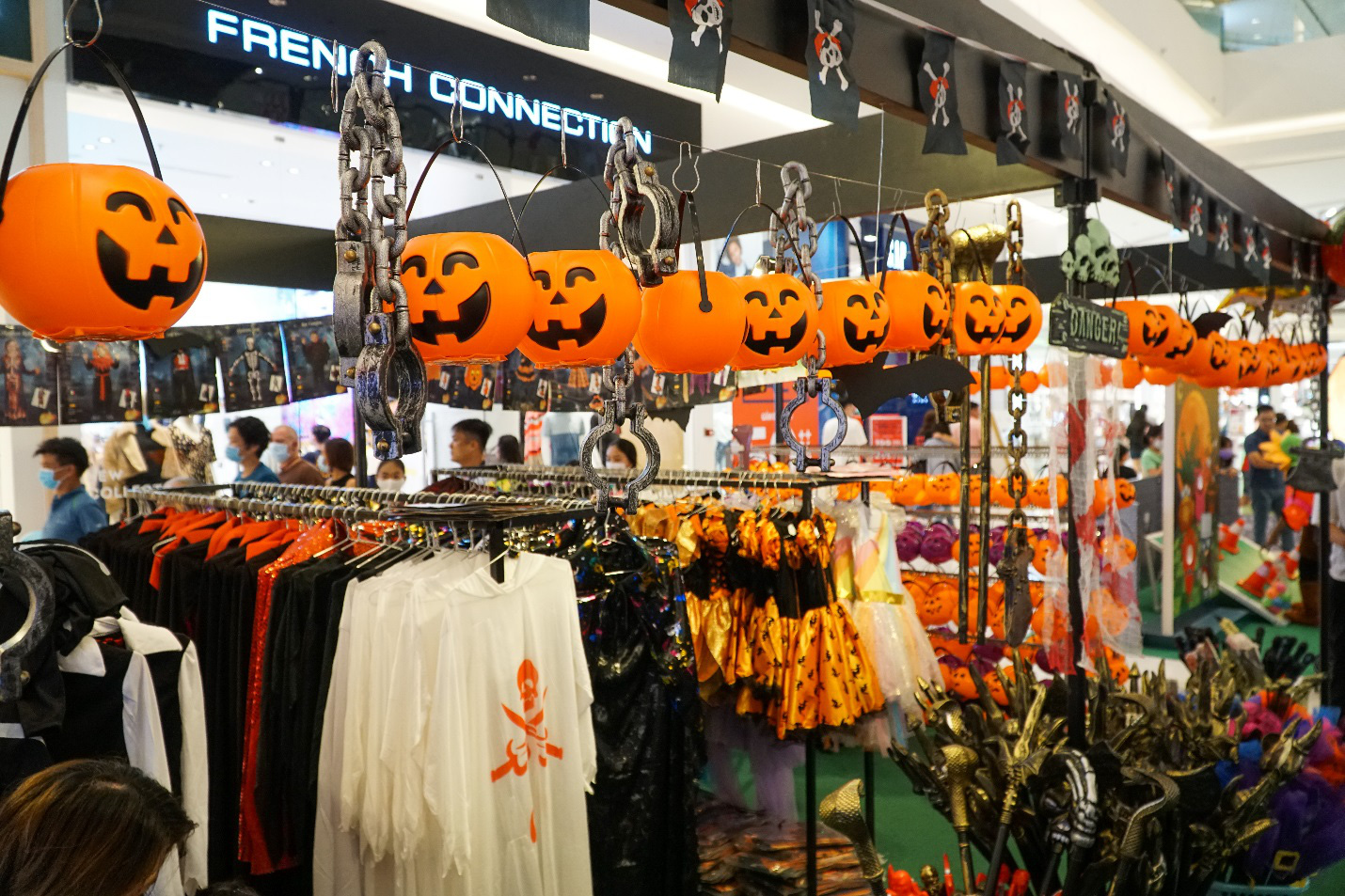 Nhập hội cây hay binh đoàn quái vật cùng so găng mùa Halloween - tháng 10 này tại Crescent Mall - Ảnh 5. Nhập hội cây hay binh đoàn quái vật cùng so găng mùa Halloween - tháng 10 này tại Crescent Mall - Ảnh 5.