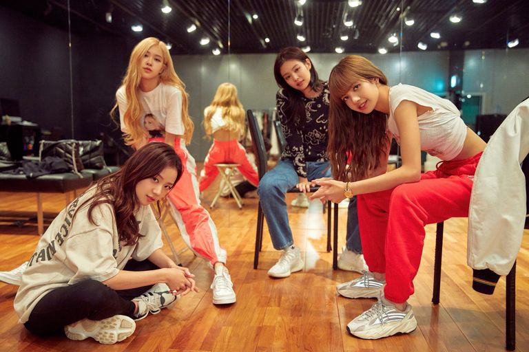 Dù là SNSD hay Black Pink thì ngay từ khi còn là thực tập sinh, họ đã không được ăn những loại đô ăn này để giữ dáng thon gọn - Ảnh 2. Dù là SNSD hay Black Pink thì ngay từ khi còn là thực tập sinh, họ đã không được ăn những loại đô ăn này để giữ dáng thon gọn - Ảnh 2.