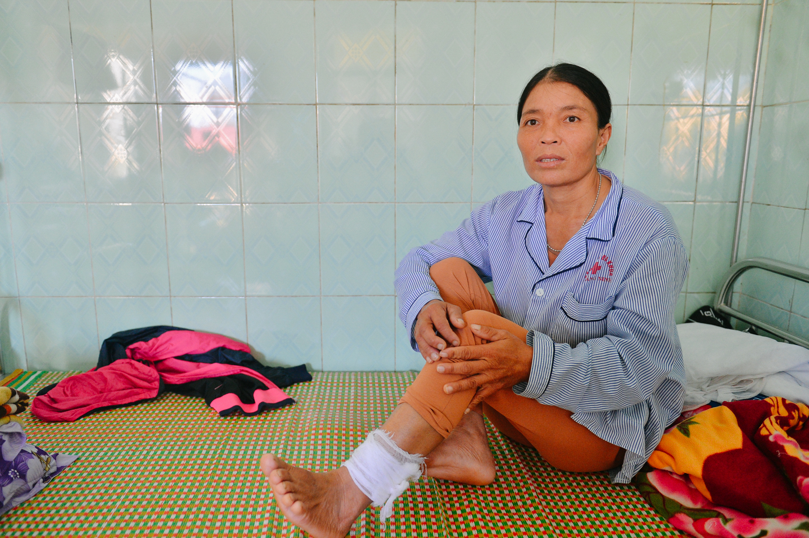 Bệnh viện tại Quảng Bình tan hoang sau cơn ‘đại hồng thuỷ’ nhưng câu chuyện về tình người còn đáng giá gấp bội - Ảnh 6.