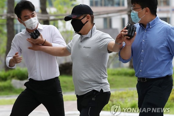 Tài xế taxi Hàn Quốc lĩnh án 2 năm tù vì chặn đường xe cứu thương - Ảnh 1.