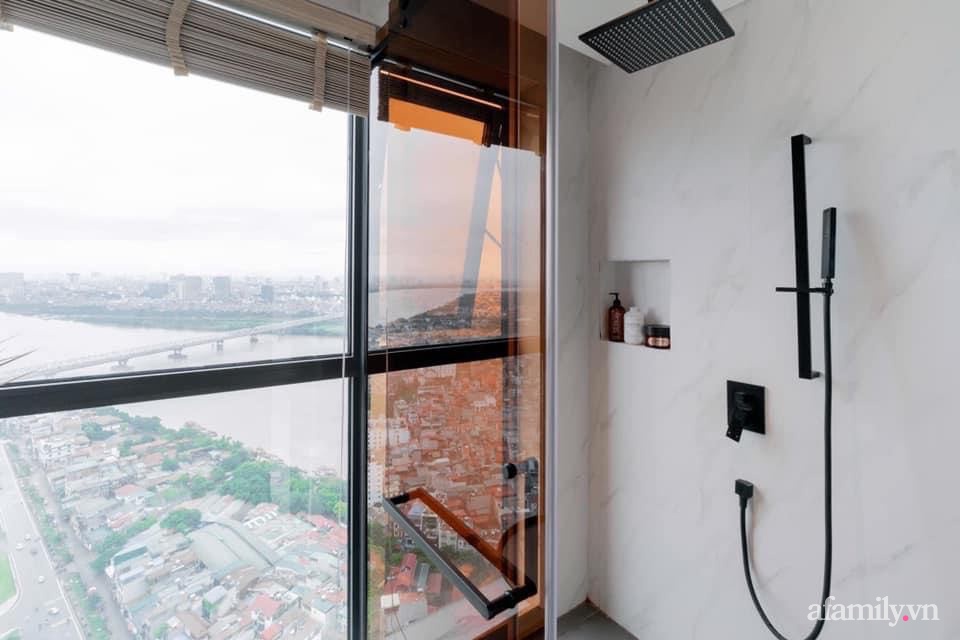 Phòng tắm trong căn hộ penthouse Hà Nội khiến nhiều người ngẩn ngơ vì chủ nhân khéo chọn đồ nội thất - Ảnh 1.