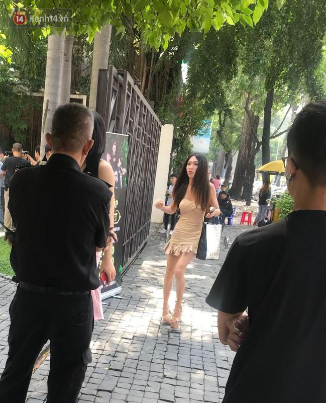 Workshop Hoa hậu Chuyển giới VN 2020: Quỳnh Anh Shyn nổi bần bật, dàn thí sinh lên đồ chặt chém, vấp ngã hàng loạt vì guốc cao - Ảnh 9.