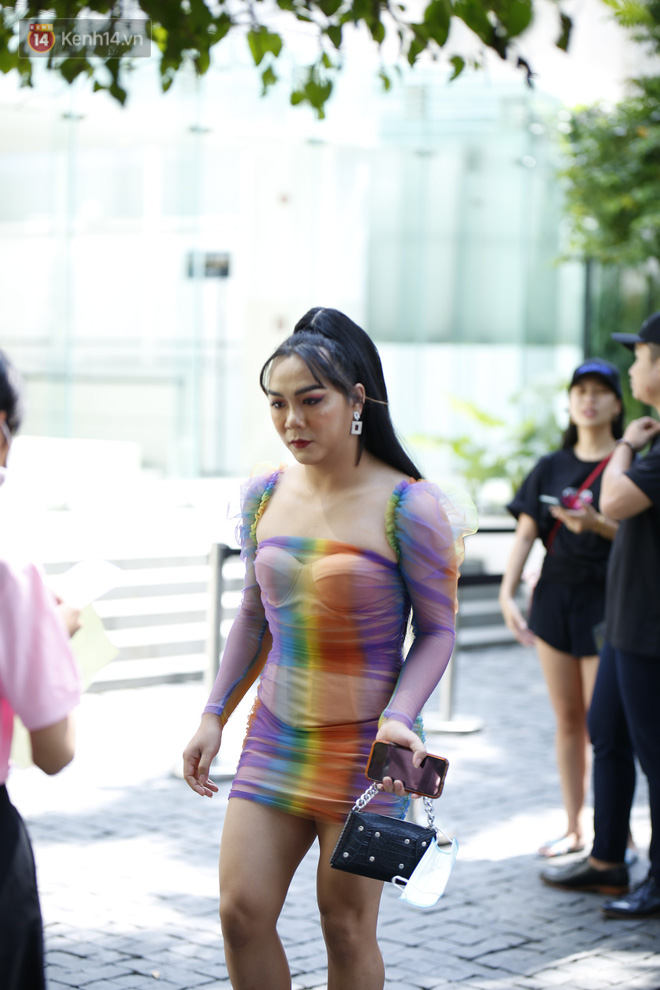 Workshop Hoa hậu Chuyển giới VN 2020: Quỳnh Anh Shyn nổi bần bật, dàn thí sinh lên đồ chặt chém, vấp ngã hàng loạt vì guốc cao - Ảnh 10.