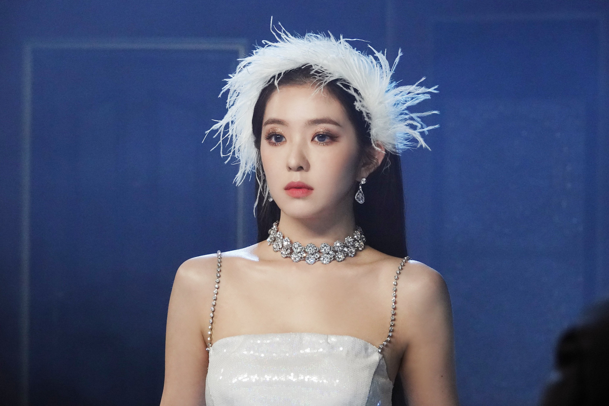 Đỉnh điểm drama: Irene (Red Velvet) bị tố ra lệnh Quỳ xuống rồi buộc dây giày đi, khiến stylist xấu hổ đến mức nghỉ việc - Ảnh 3.