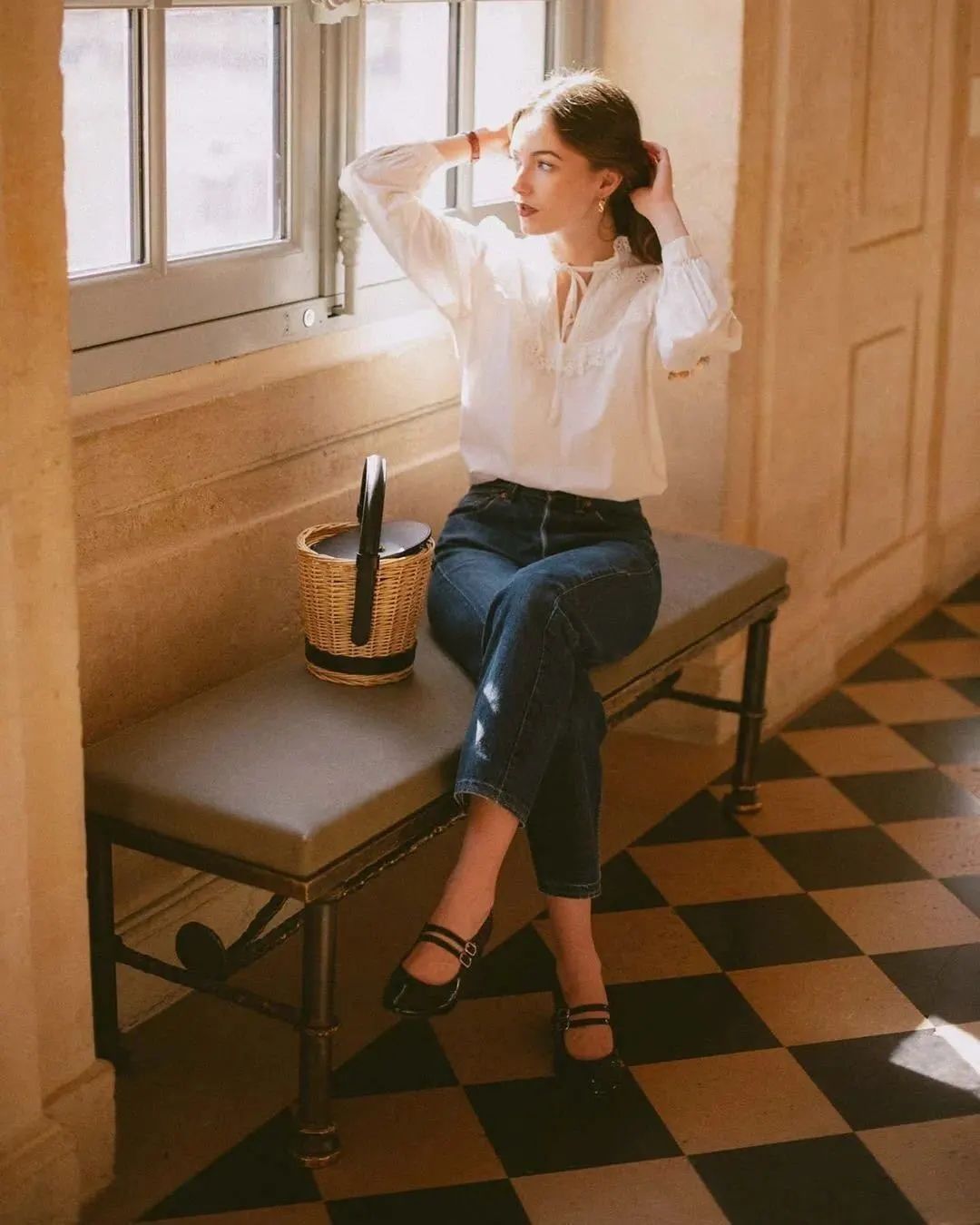 Áo blouse + quần jeans: Combo giúp nàng công sở trông sang như gái Pháp trong ngày Thu - Ảnh 13. Áo blouse + quần jeans: Combo giúp nàng công sở trông sang như gái Pháp trong ngày Thu - Ảnh 13.