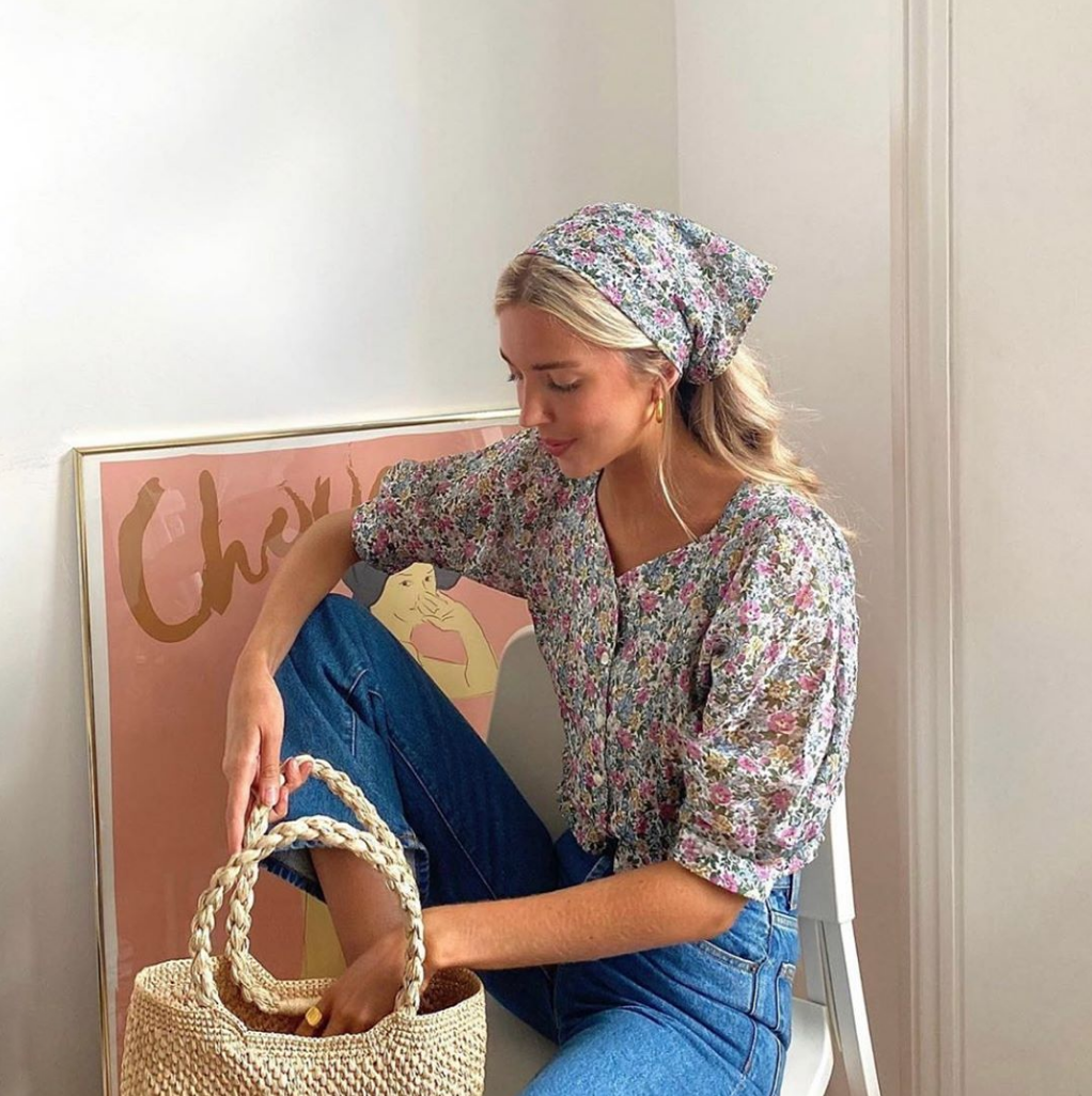 Áo blouse + quần jeans: Combo giúp nàng công sở trông sang như gái Pháp trong ngày Thu - Ảnh 3. Áo blouse + quần jeans: Combo giúp nàng công sở trông sang như gái Pháp trong ngày Thu - Ảnh 3.