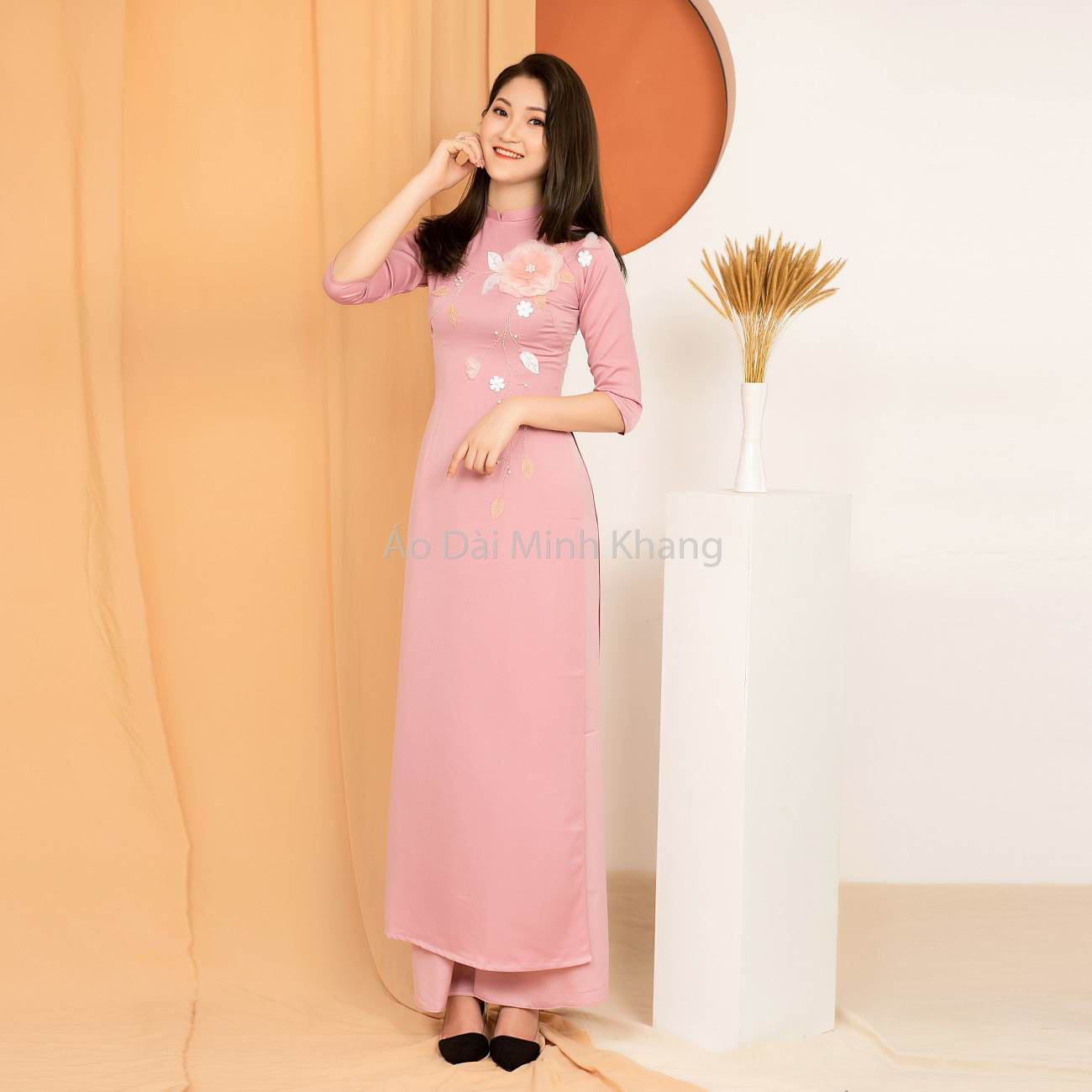 Thương hiệu thời trang áo dài Minh Khang niềm tự hào của phái đẹp Việt - Ảnh 3. Thương hiệu thời trang áo dài Minh Khang niềm tự hào của phái đẹp Việt - Ảnh 3.