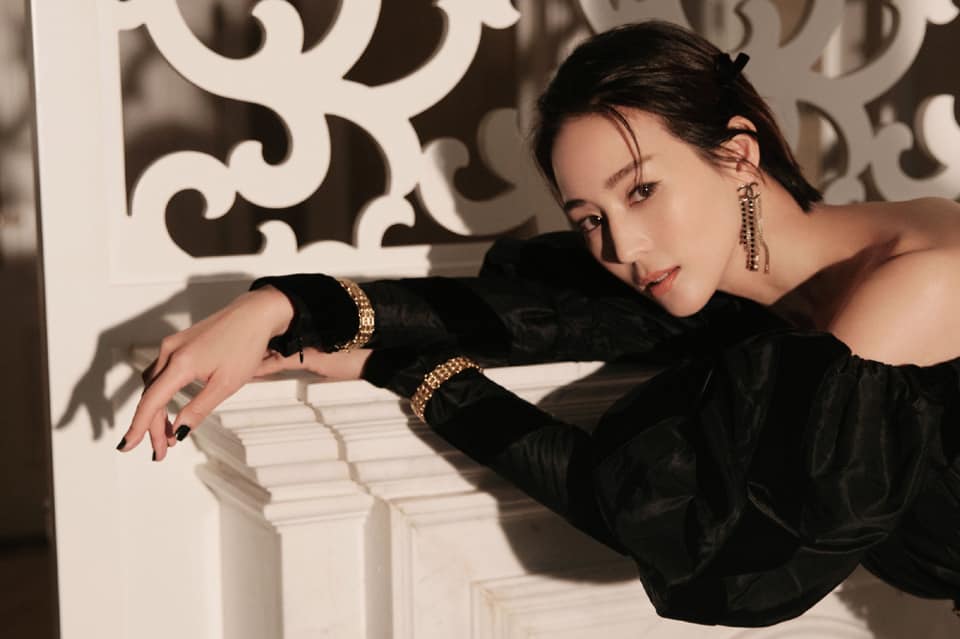 Nàng "Hải Lan" - Như Ý Truyện: Diện đầm Chanel táo bạo đến mức ăn đứt cả mẫu quốc tế, nhưng chỉ vì 1% này mà mất đi sự hoàn hảo - Ảnh 5. Nàng "Hải Lan" - Như Ý Truyện: Diện đầm Chanel táo bạo đến mức ăn đứt cả mẫu quốc tế, nhưng chỉ vì 1% này mà mất đi sự hoàn hảo - Ảnh 5.