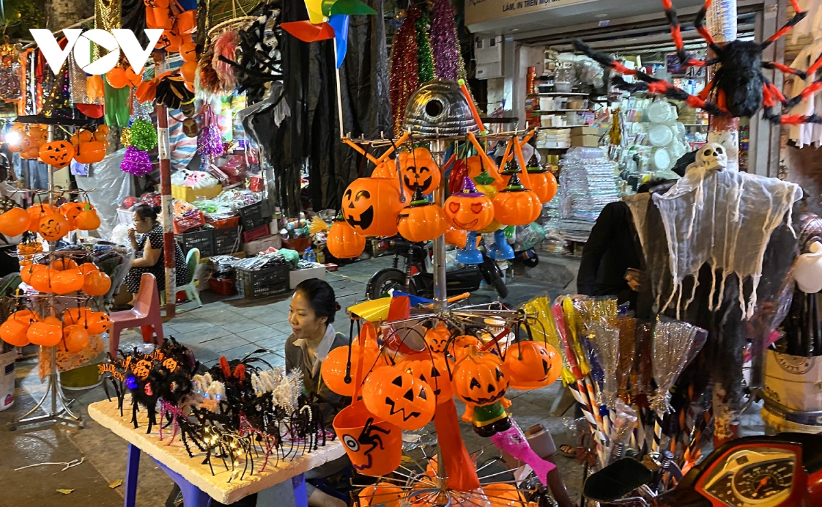 Đồ hóa trang Halloween càng ma quái càng hút khách - Ảnh 3. Đồ hóa trang Halloween càng ma quái càng hút khách - Ảnh 3.