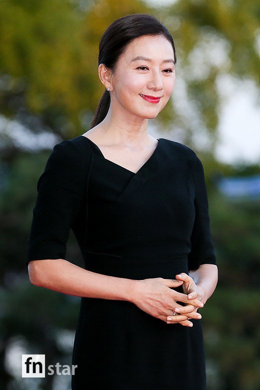 Thảm đỏ Giải thưởng Văn hóa và Nghệ thuật Đại chúng Hàn Quốc: Hyun Bin xuất hiện điển trai chiếm trọn “spotlight”, bà cả của &quot;Thế giới hôn nhân&quot; lộ nhan sắc thật - Ảnh 5.