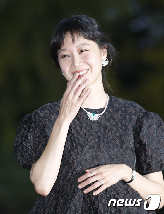 Thảm đỏ Giải thưởng Văn hóa và Nghệ thuật Đại chúng Hàn Quốc: Hyun Bin xuất hiện điển trai chiếm trọn “spotlight”, bà cả của &quot;Thế giới hôn nhân&quot; lộ nhan sắc thật - Ảnh 7.