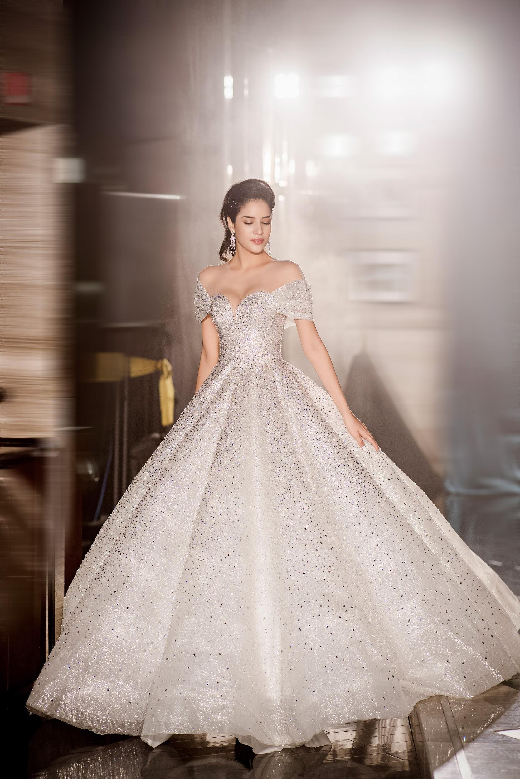 Lecia Bridal ra mắt dòng váy Luxury đính hàng trăm ngàn viên pha lê Swarovski - Ảnh 6.