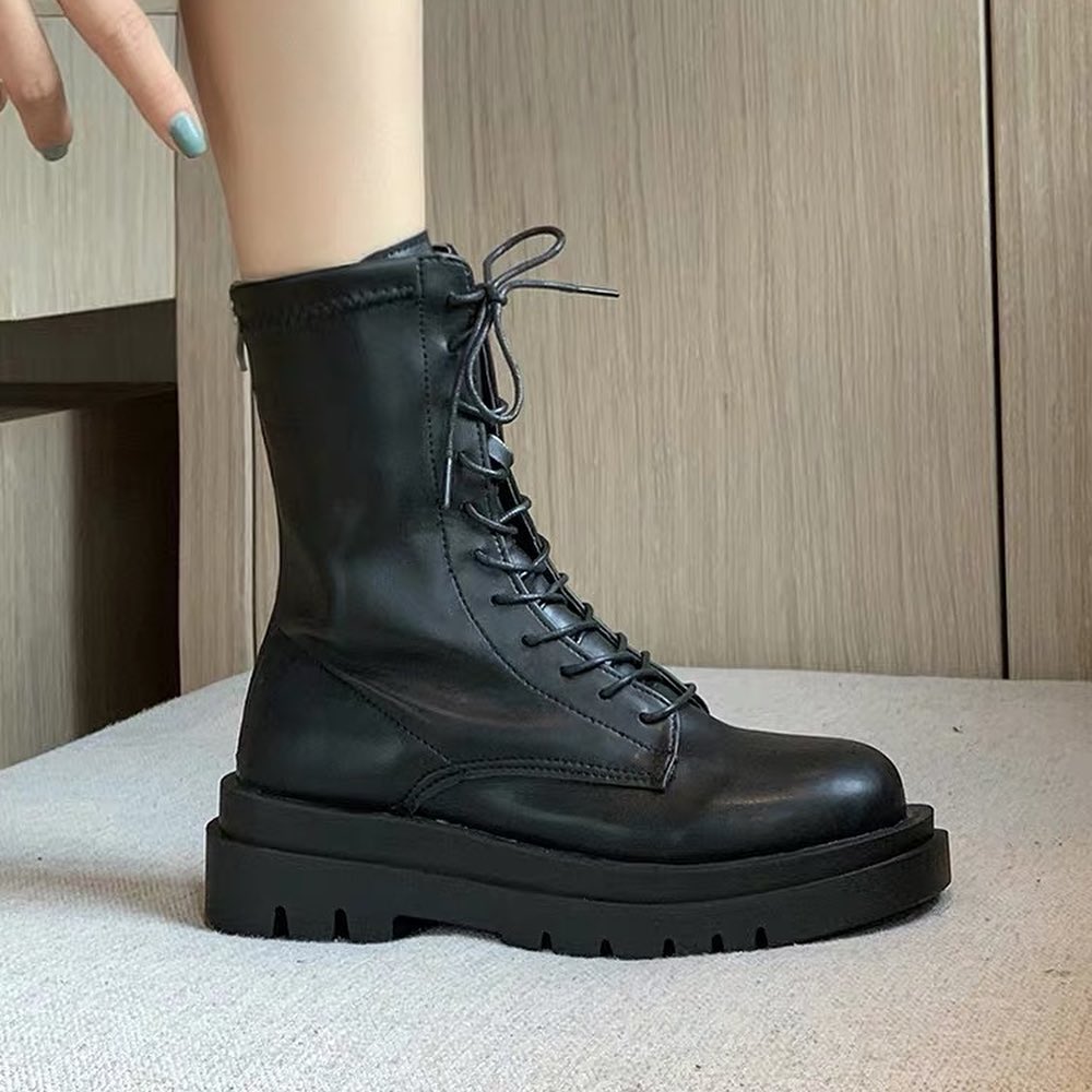 Các BTV chỉ ra 4 kiểu boots không nhạt nhẽo thì cũng lỗi mốt lắm rồi, chị em đừng mua kẻo rớt điểm phong cách - Ảnh 9. Các BTV chỉ ra 4 kiểu boots không nhạt nhẽo thì cũng lỗi mốt lắm rồi, chị em đừng mua kẻo rớt điểm phong cách - Ảnh 9.