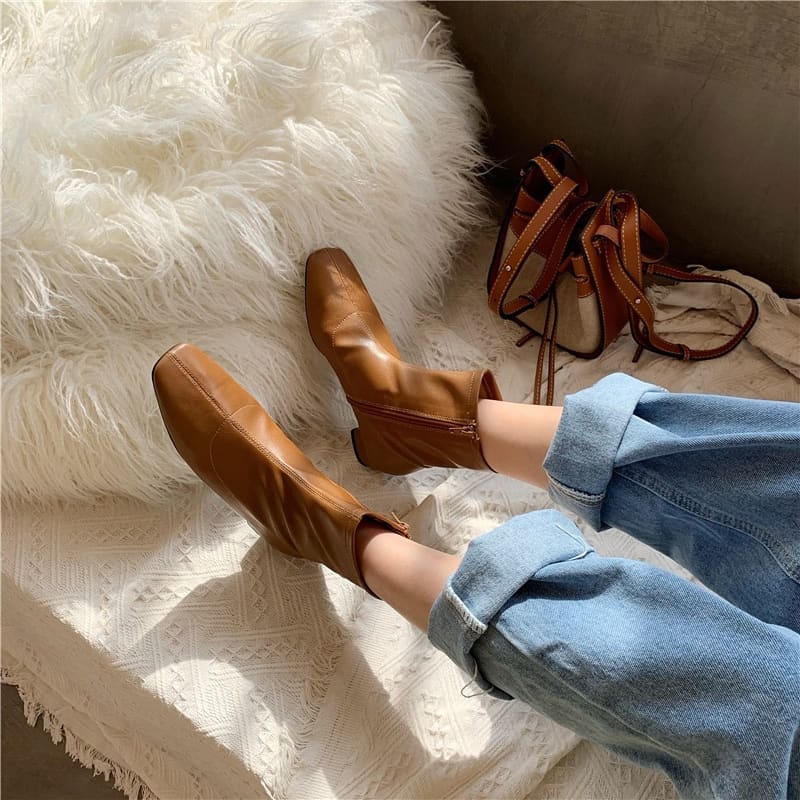 Các BTV chỉ ra 4 kiểu boots không nhạt nhẽo thì cũng lỗi mốt lắm rồi, chị em đừng mua kẻo rớt điểm phong cách - Ảnh 5. Các BTV chỉ ra 4 kiểu boots không nhạt nhẽo thì cũng lỗi mốt lắm rồi, chị em đừng mua kẻo rớt điểm phong cách - Ảnh 5.