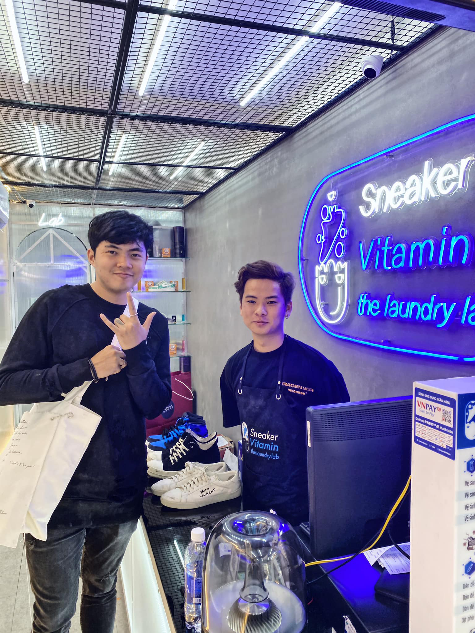 Sneaker Vitamin: Dịch vụ lạ thu hút giới trẻ - Ảnh 2.