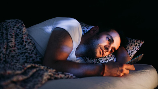 Nghiên cứu mới: Thói quen trước khi đi ngủ của rất nhiều người đang diệt tinh trùng - Ảnh 1.