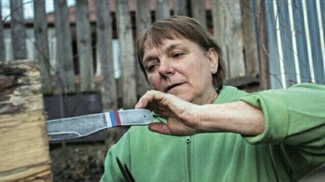 Gặp gỡ cụ bà người Nga nhiều lần vô địch thế giới bộ môn phi dao - Ảnh 2.