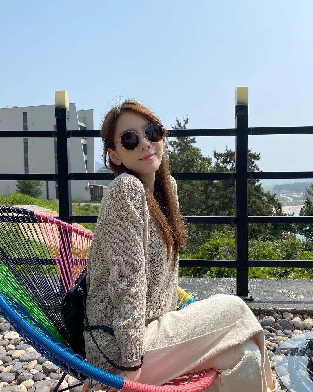 Ngoài tuổi băm và luôn muốn trông trẻ măng sành điệu, các nàng hãy học style của "chị đại" Taeyeon ngay đi! - Ảnh 7. Ngoài tuổi băm và luôn muốn trông trẻ măng sành điệu, các nàng hãy học style của "chị đại" Taeyeon ngay đi! - Ảnh 7.