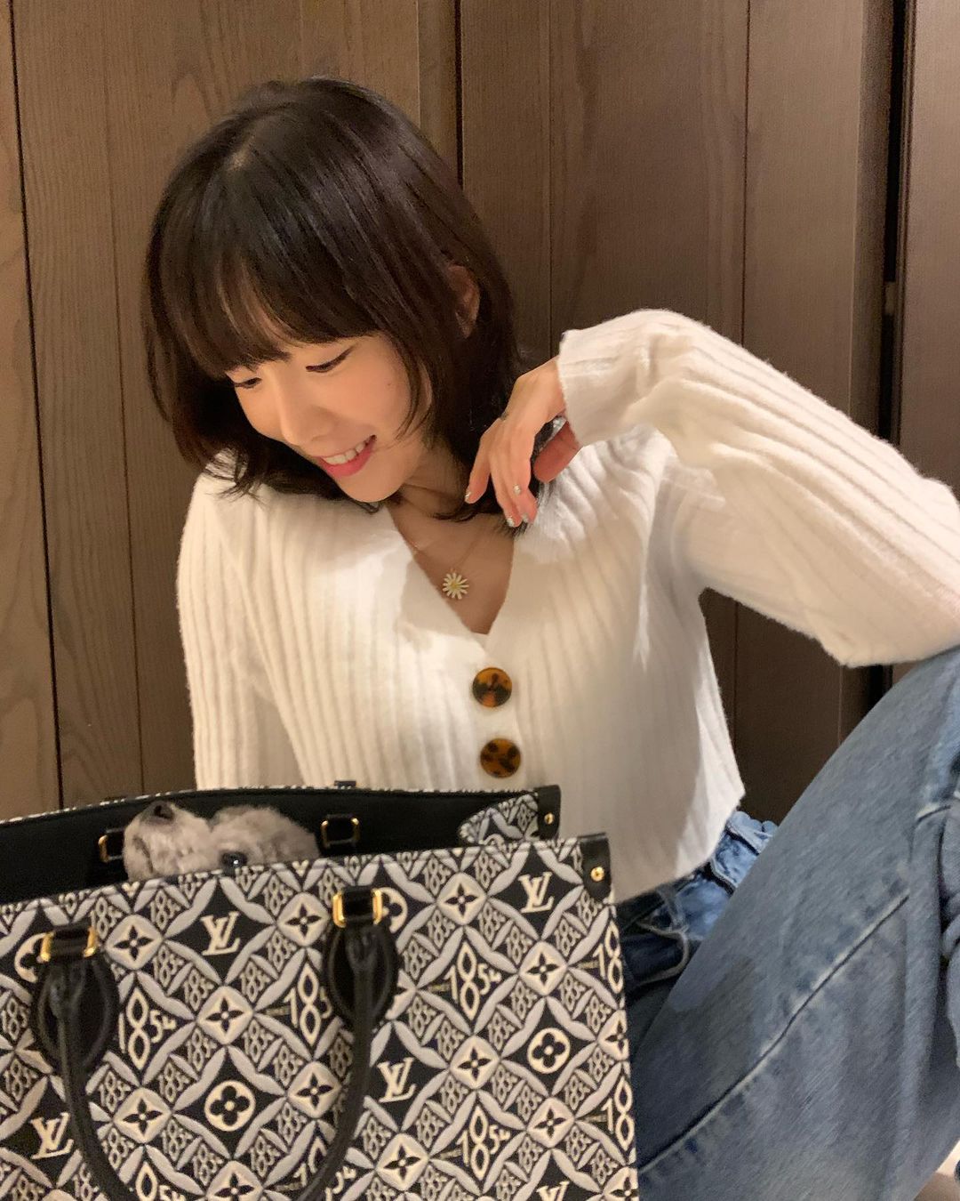 Ngoài tuổi băm và luôn muốn trông trẻ măng sành điệu, các nàng hãy học style của "chị đại" Taeyeon ngay đi! - Ảnh 5. Ngoài tuổi băm và luôn muốn trông trẻ măng sành điệu, các nàng hãy học style của "chị đại" Taeyeon ngay đi! - Ảnh 5.