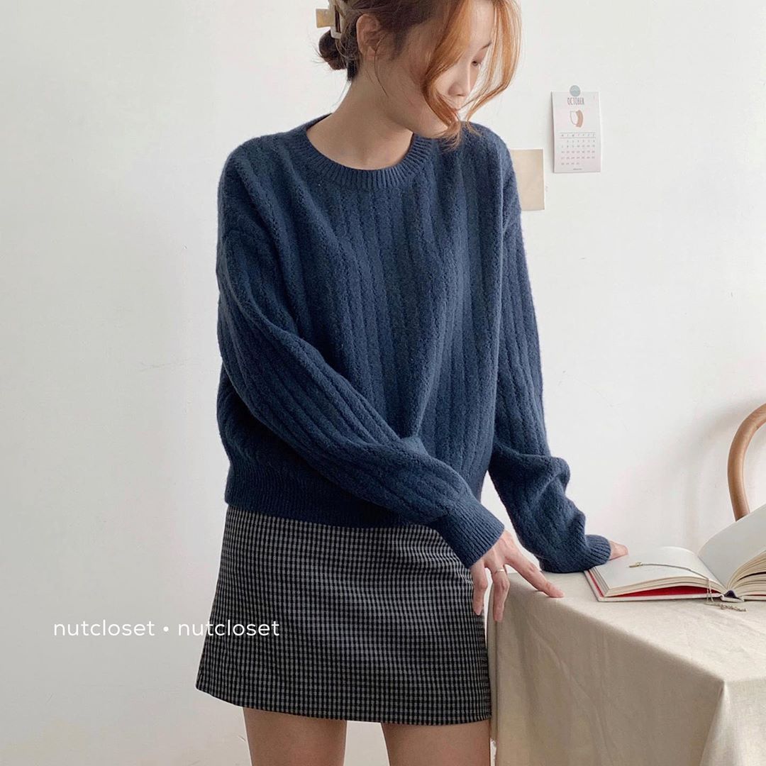 Dân sành điệu sẽ chẳng buồn sắm 3 kiểu áo len này vì diện lên rõ là sến súa, kém sang - Ảnh 8. Dân sành điệu sẽ chẳng buồn sắm 3 kiểu áo len này vì diện lên rõ là sến súa, kém sang - Ảnh 8.