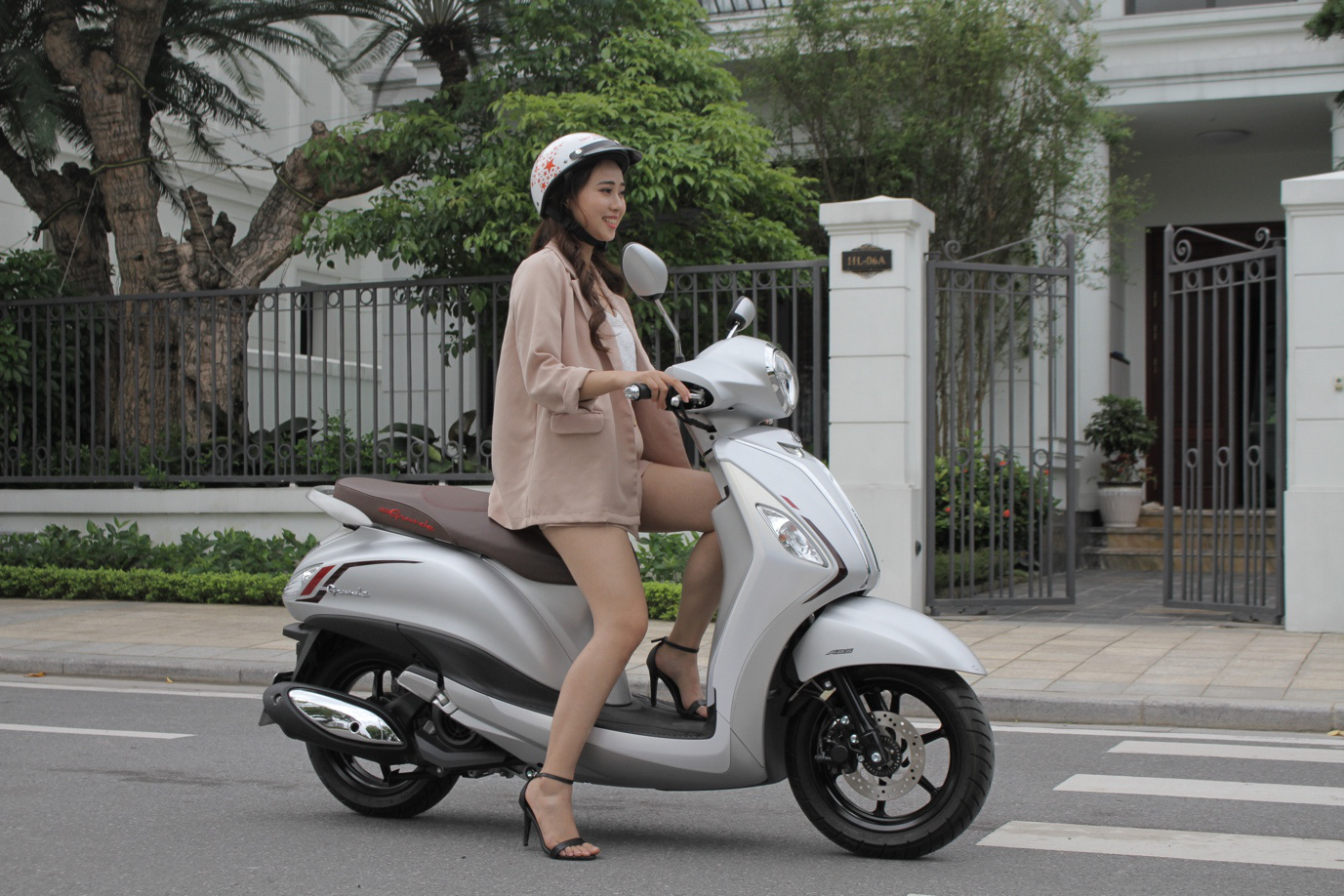 Yamaha Grande - đam mê khám phá mỗi ngày của các cô nàng công sở - Ảnh 2. Yamaha Grande - đam mê khám phá mỗi ngày của các cô nàng công sở - Ảnh 2.