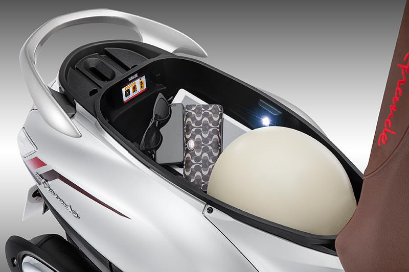 Yamaha Grande - đam mê khám phá mỗi ngày của các cô nàng công sở - Ảnh 3. Yamaha Grande - đam mê khám phá mỗi ngày của các cô nàng công sở - Ảnh 3.
