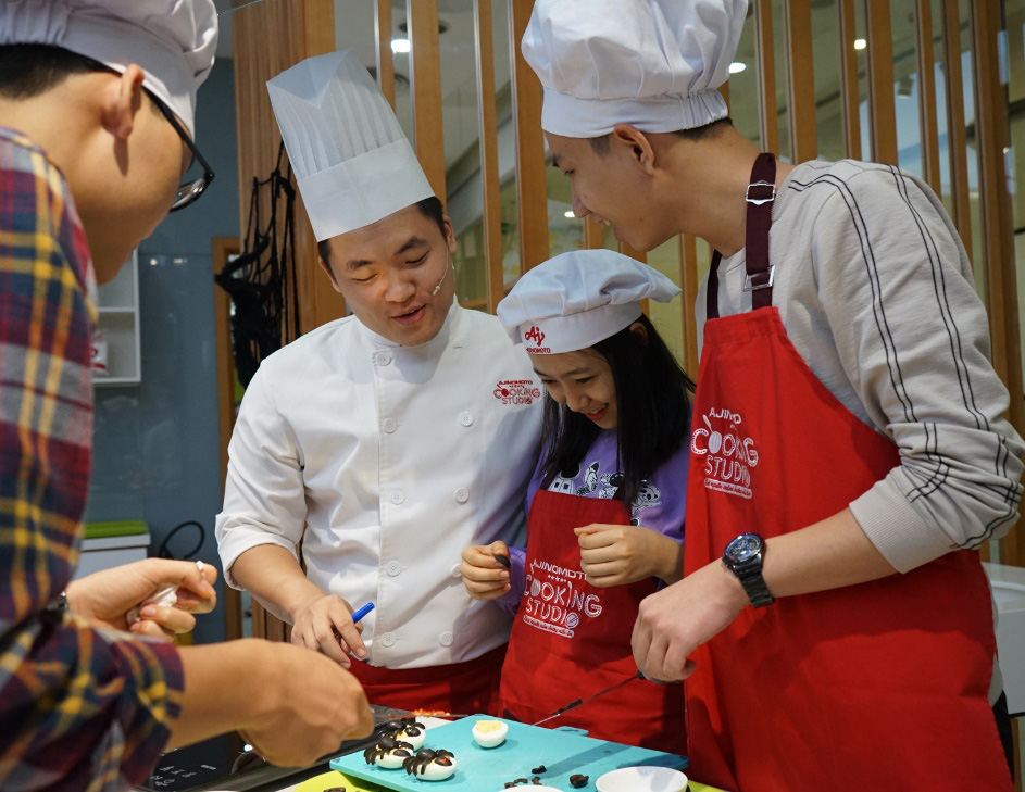 Hào hứng làm bánh mochi con ngươi, trứng nhện chào Halloween - Ảnh 7.