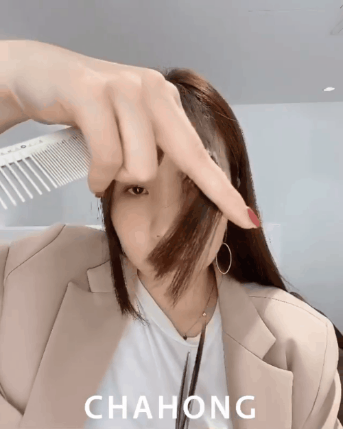 Học gái Hàn tự cắt tóc mái: Không lấy kéo cắt bằng mà tỉa nhỏ thế này để mái uốn cong tự nhiên nhìn siêu đẹp  - Ảnh 4.