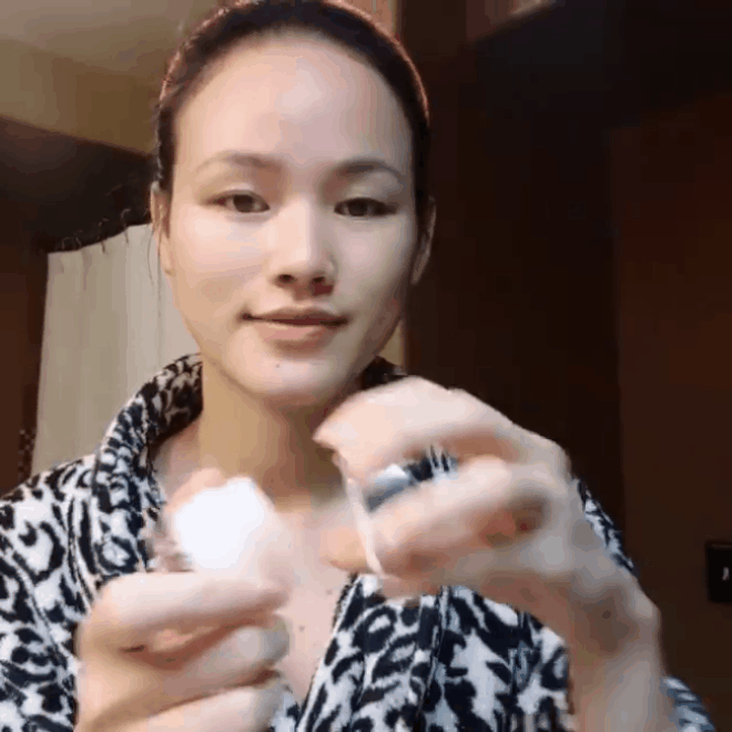 Để giữ gìn nhan sắc tuổi 30, các sao Vbiz cũng có chiêu riêng - Ảnh 3. Để giữ gìn nhan sắc tuổi 30, các sao Vbiz cũng có chiêu riêng - Ảnh 3.