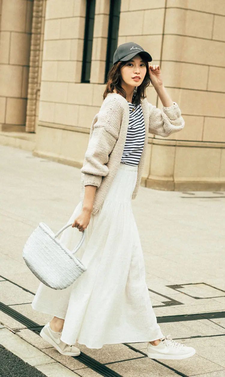 Thiếu đi 1 chiếc áo kẻ là bạn đã tự đánh điểm style tụt đi vài phần so với đồng nghiệp - Ảnh 11. Thiếu đi 1 chiếc áo kẻ là bạn đã tự đánh điểm style tụt đi vài phần so với đồng nghiệp - Ảnh 11.