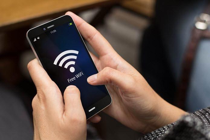 Cho khách dùng Wi-Fi miễn phí, 5 chủ quán bar ở Pháp có nguy cơ ngồi tù và phạt tiền hơn 2 tỷ đồng - Ảnh 1.