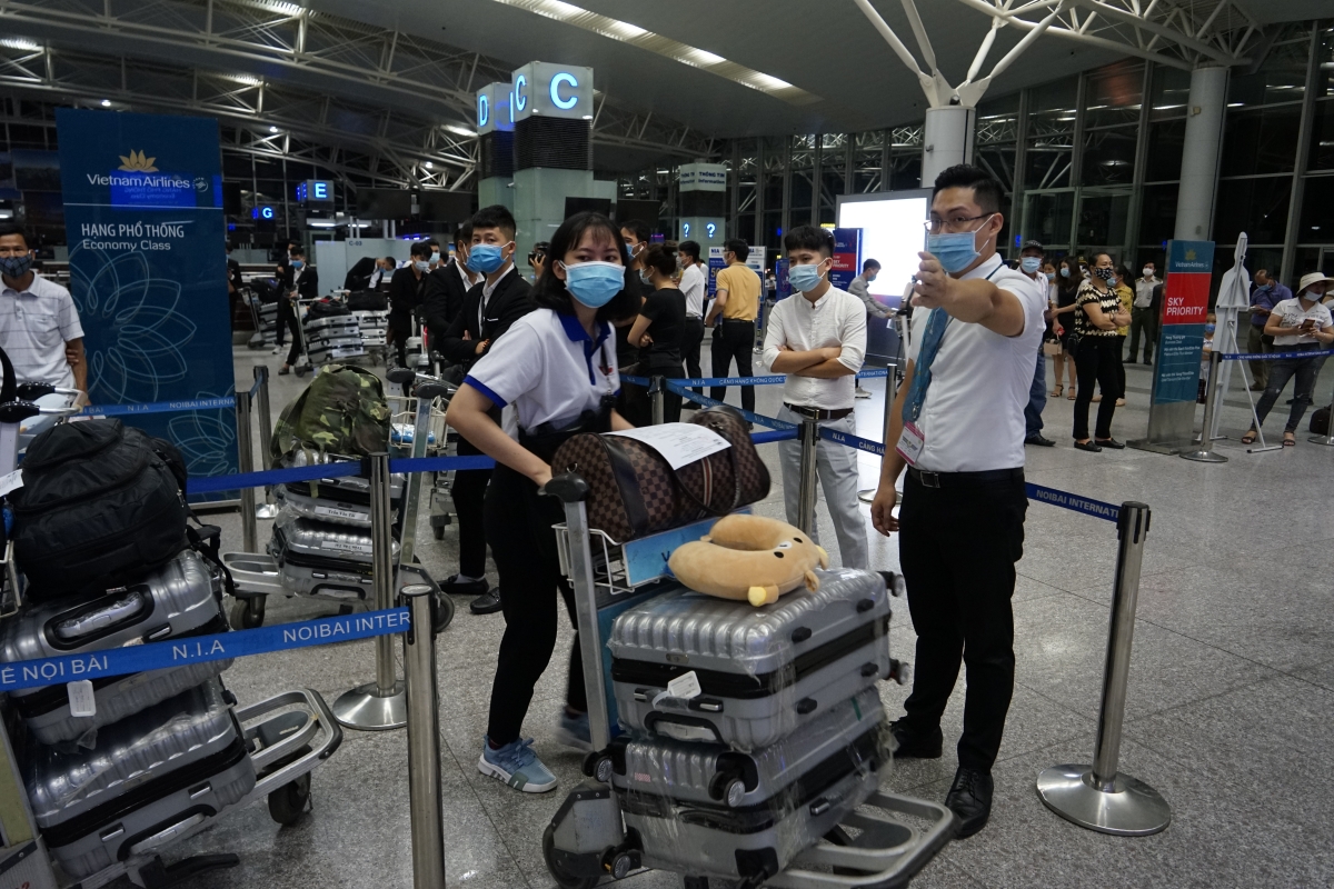 Hoãn bay quốc tế về Việt Nam vì chưa “chốt” quy trình cách ly phòng Covid-19 - Ảnh 4.